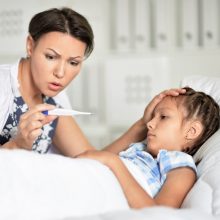 Ligos išmoka vaiko slaugymui: ką svarbu žinoti darželinukų ir moksleivių tėvams?