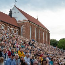 Kauno žmonės  vieningai giedojo himną po spalvingos muzikos šventės