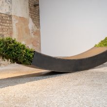 Skulptoriaus K. Lanausko parodoje – eglutės konceptualiai