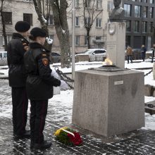 Gėlių padėjimas prie „Laisvės“ paminklo ir Nežinomo kareivio kapo