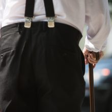 Kontrolierė: dirbtinių klubo sąnarių kompensavimo tvarka diskriminuoja vyresnius pacientus