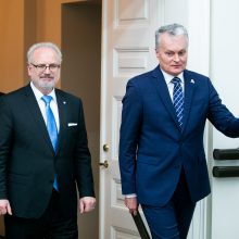 Lietuvos ir Latvijos prezidentai žada išspręsti ginčą dėl jūros sienos