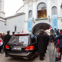 Iškilmingos laidotuvės baigėsi: sukilimo vadai palydėti į Rasų kapines