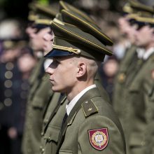Prezidentas iškilmingoje ceremonijoje kariūnams suteikė karininko laipsnį
