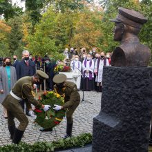 Vilniuje atidengtas paminklas A. Ramanauskui-Vanagui