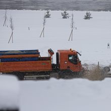 Sostinei – sniego iššūkiai: kelininkai dirbo visą naktį