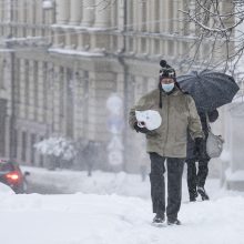 Sostinei – sniego iššūkiai: kelininkai dirbo visą naktį