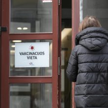 Pasiskiepijo ir Seimo vadovė: parodė pasitikėjimą „AstraZeneca“ vakcina