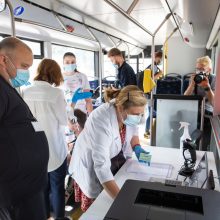 Vilniuje pradeda kursuoti du skiepų autobusai: skiepą atveš į kiemą