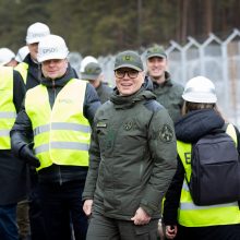NSGK vadovas: Baltarusijos pasienyje įrengta pusė visos koncertinos, 90 km tvoros