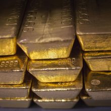 Šveicarija uždraudė aukso importą iš Rusijos
