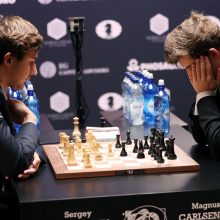 M. Carlsenas apgynė pasaulio šachmatų čempiono titulą