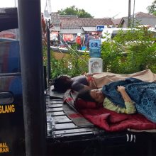 Indonezijos cunamio aukų skaičius perkopė 370
