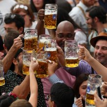 Garsiajame vokiečių festivalyje alaus bokalas kainuoja beveik 12 eurų