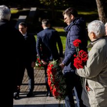 Vilniuje pergalės minėjimas – kuklesnis: skambėjo sovietinės karinės dainos, bet tyliau