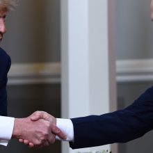 Baltieji rūmai: vyksta derybos dėl D. Trumpo ir V. Putino susitikimo Vašingtone