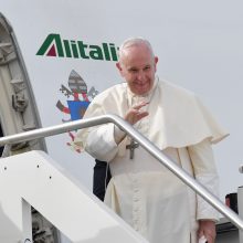 Popiežius atvyko istorinio vizito į Jungtinius Arabų Emyratus