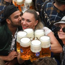 Garsiajame vokiečių festivalyje alaus bokalas kainuoja beveik 12 eurų