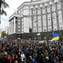 Kijeve – tūkstantiniai protestai prieš V. Zelenskio taikos planą