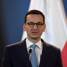 Lenkija planuoja referendume klausti, ar rinkėjai pritaria tūkstančių migrantų priėmimui