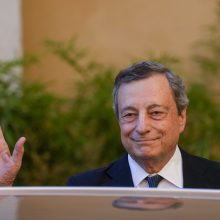 Daugiau nei 1 tūkst. Italijos merų ragina premjerą M. Draghi neatsistatydinti