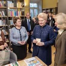 Atnaujintoje A. Mickevičiaus bibliotekoje prezidentė prisiminė vaikystę