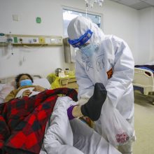 Epidemijos mastas smarkiai išaugo: nuo viruso mirė jau 1 500 žmonių