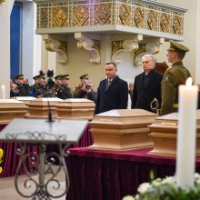 Iškilmingos laidotuvės baigėsi: sukilimo vadai palydėti į Rasų kapines