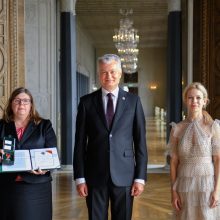 Prezidentas Švedijos aktyvistei C. Brinck įteikė ordino „Už nuopelnus Lietuvai“ medalį