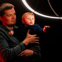 Neįprastas potyris kūdikiams – unikalus šviesos, muzikos ir judesio spektaklis
