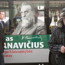 Nauji sostinės autobusai vilniečiams primins apie Vasario 16-osios signatarus