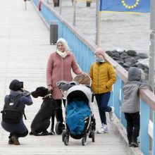 Į Palangą plūsta būriai poilsiautojų: žmonės išsiilgę atokvėpio prie jūros