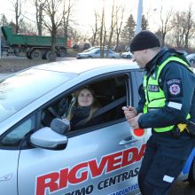 Policijos pareigūnai moteris stebino originalia staigmena