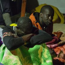 Prie Italijos krantų išgelbėti 143 migrantai, dar 20 žmonių dingo