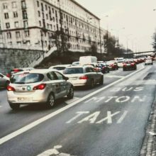 Motociklininkai prašo leisti Vilniuje važiuoti viešojo transporto juosta