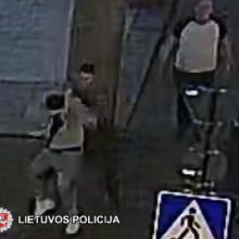 Vilniuje sumuštas jaunuolis <span style=color:red;>(policija prašo atpažinti tris vyrus)</span>
