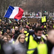 Prancūzija žada griežtą atsaką į naujus „geltonųjų liemenių“ protestus