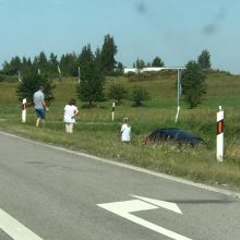 Pakeliui į pajūrį – avarijos ir spūstys: nusidriekė kilometrinės eilės