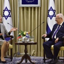 Izraelio prezidentas susitikime su lietuvių ambasadore gyrė šalių ryšius