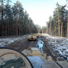 Į Lietuvą su tankais ir šarvuočiais atvyko nauja JAV karių pamaina