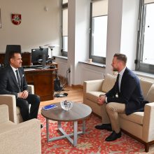 Lietuvoje darbo vizito atvykę Irako diplomatai susitinka su ministerijų atstovais