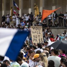 Prancūzijoje vėl vyks protestai prieš suvaržymus dėl COVID-19 pandemijos