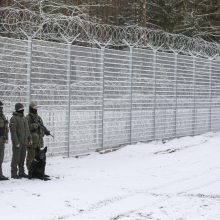 Sniegas pasieniečiams – geras pagalbininkas, barjero statytojams – ne kliūtis