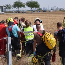 Trys neteisėti migrantai žuvo Austrijoje apvirtus juos vežusiam autobusui