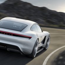 Sportiniam elektromobiliui „Porsche Mission E“ uždegta žalia šviesa