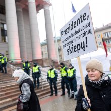 Sausio 13-osios minėjimas – triukšmingas: premjerė kalbą sakė su ašarom, protestuotojai rėkė „Gėda!“