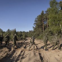 Rezervo karių mokymuose įgūdžius atnaujino daugiau kaip šimtas vyrų