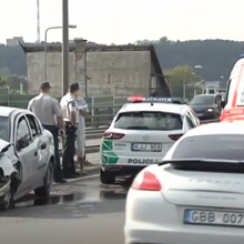 Vilniuje sunkvežimis sutraiškė opelį