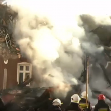 Lenkijoje sprogimas apgriovė daugiabutį: nunešė stogą ir nuvertė sieną