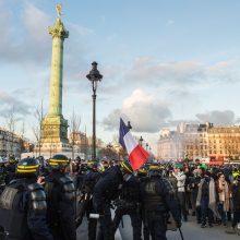 Prancūzai nerimsta: Paryžiuje – nauji protestai prieš E. Macroną